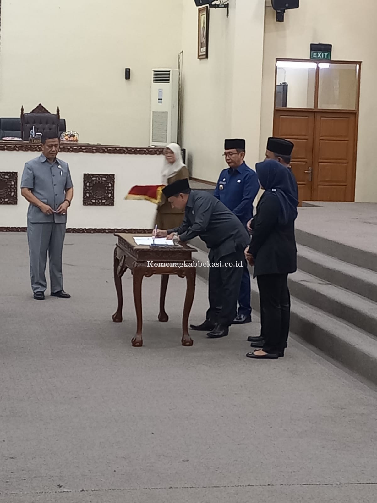 Penyerahan_Draft_Raperda_Penyelenggaraan_Pesantren.jpeg